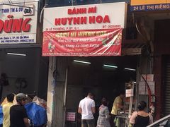 -Bánh Mì Huynh Hoa