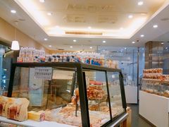 面包甜点陈列柜-Mr.Five伍氏面包生日蛋糕(泉秀店)