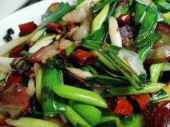 蒜苗炒腊肉-江湖黑大兔(杨家坪店)