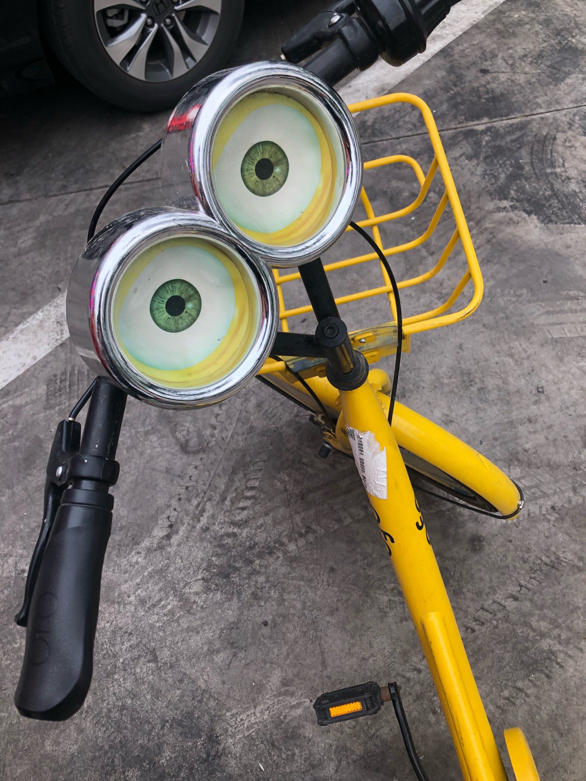 发现一个小黄人联名的自行车