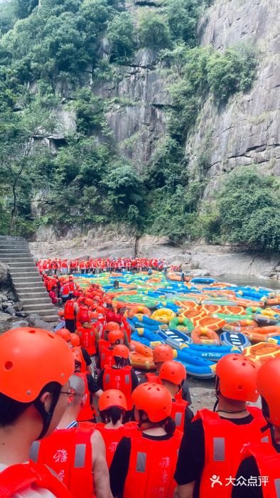 雅鲁激流探险漂流图片