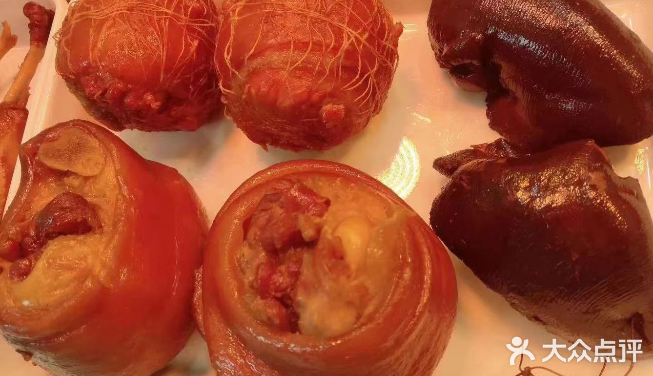 正宗牛肉98/斤，五香板鸭30/斤，猪头肉42/斤