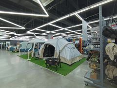 -迪卡侬运动专业超市-停车场