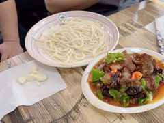 -歹歹的加个面过油肉拌面