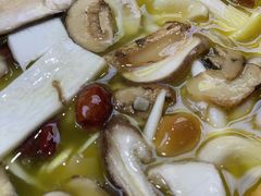 -南渝食府.墨脱石锅松茸鸡