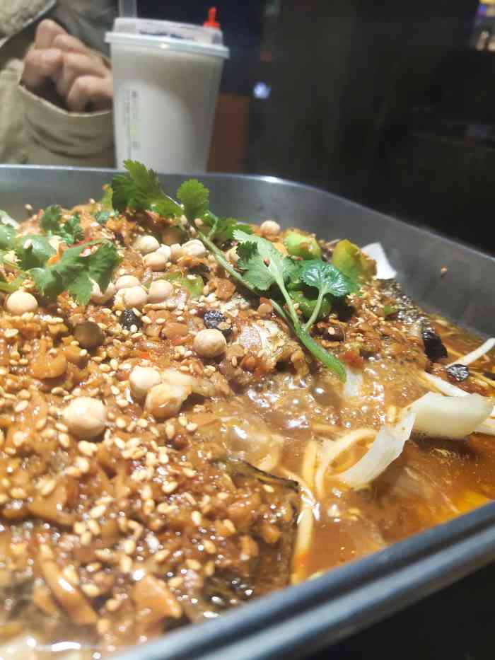 花千代秘制烤鱼(工贸店)-"[薄荷]环境:空间比较大,桌子也很多,.