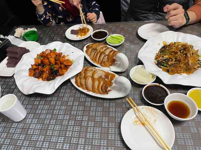 鸿运楼烤鸭店(南纬路店)-"家人为了吃个红烧肉又来了,肯定比自己做的.