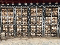 -比如骷髅墙景区