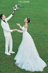 -现代经典婚纱摄影