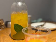 地中海柠香杏桃汁-GOTLOT COFFEE&KITCHEN角落厨房NOOK店