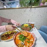 平价泰国菜总算让我吃上了！泰式冬阴功海鲜汤好正！