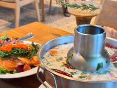 -Chom Cafe and Restaurant