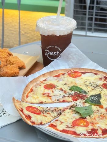 第一次吃到饼底这么好吃的薄底pizza