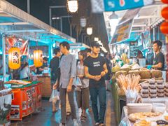 -席娜卡琳火车铁道夜市