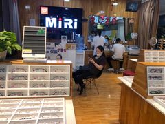 -MiRi眼镜连锁·蔡司·尼康控优点合作店(莘庄店)