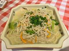 鸡汤手工鱼面-龙桥私厨·姜花菊花过桥鱼·顺德菜(容桂店)