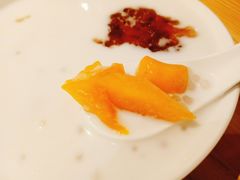 芒果芋圆西米露桃胶-三囍糖水·小吃铺