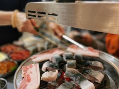 -围炉肉舍•炭烤活鳗•丹东海鲜烤肉(步行街店)