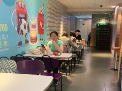 用餐区-麦当劳(中山大道中店)