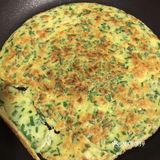 好吃的鸡蛋韭菜饼，每次煎都是不一样的感觉[呲牙]