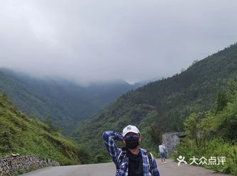九龙潭景区，位于盘州市红果城郊，距盘州市中心约8