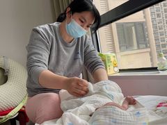 -鲸鱼妈妈月嫂/育婴师定制