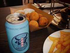 炸手撕猪肉球-瑞食酒馆 La Taverne Suisse