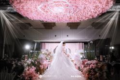 -深度婚礼策划·宴会布置·高端私人创意定制