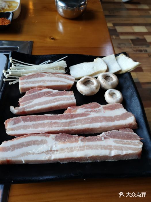 三通石板烤肉(莱山上市里店)五花肉图片