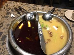 鸳鸯锅-肖肖酸萝卜鱼火锅(总店)