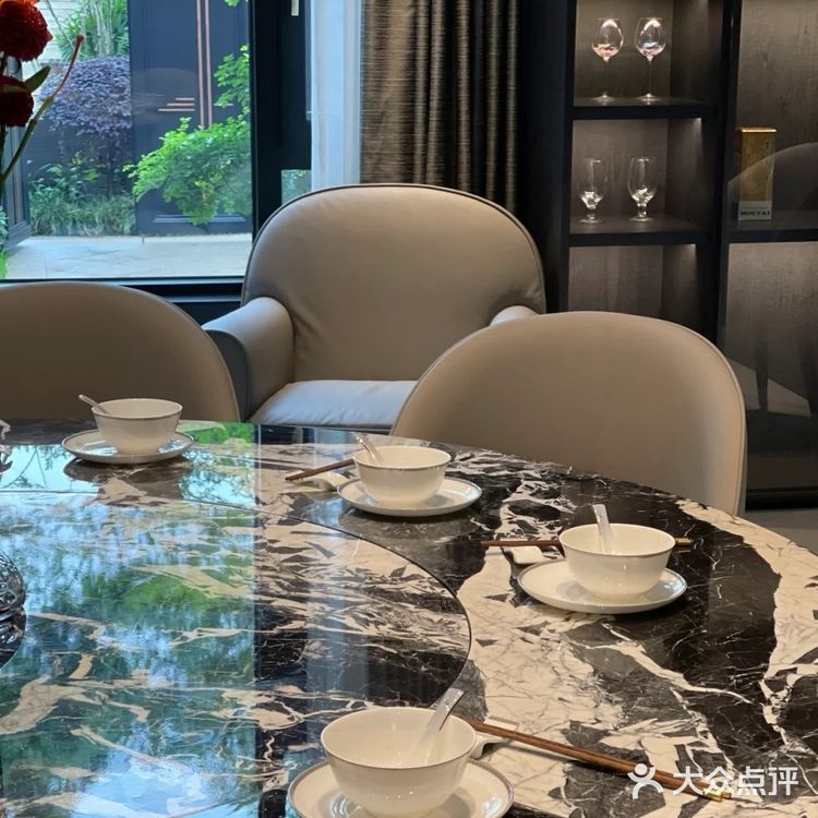 🏡1000㎡|黑白灰调+奢石质感