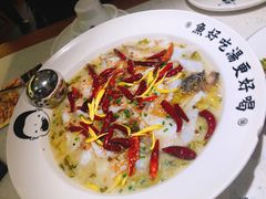 招牌老坛酸菜鱼-江渔儿酸菜鱼·拔草餐厅(虎门君乐汇店)
