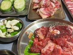 -围炉肉舍•炭烤活鳗•丹东海鲜烤肉(步行街店)