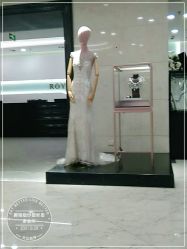 点击看大图 -挪娅婚纱摄影皇家会所