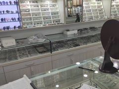 -朱师傅眼镜·蔡司·依视路·尼康(市先进店)