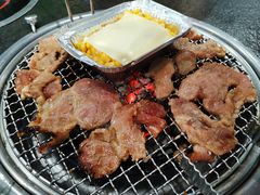 嫩嫩的梅花肉-芝士牛炭火烤肉