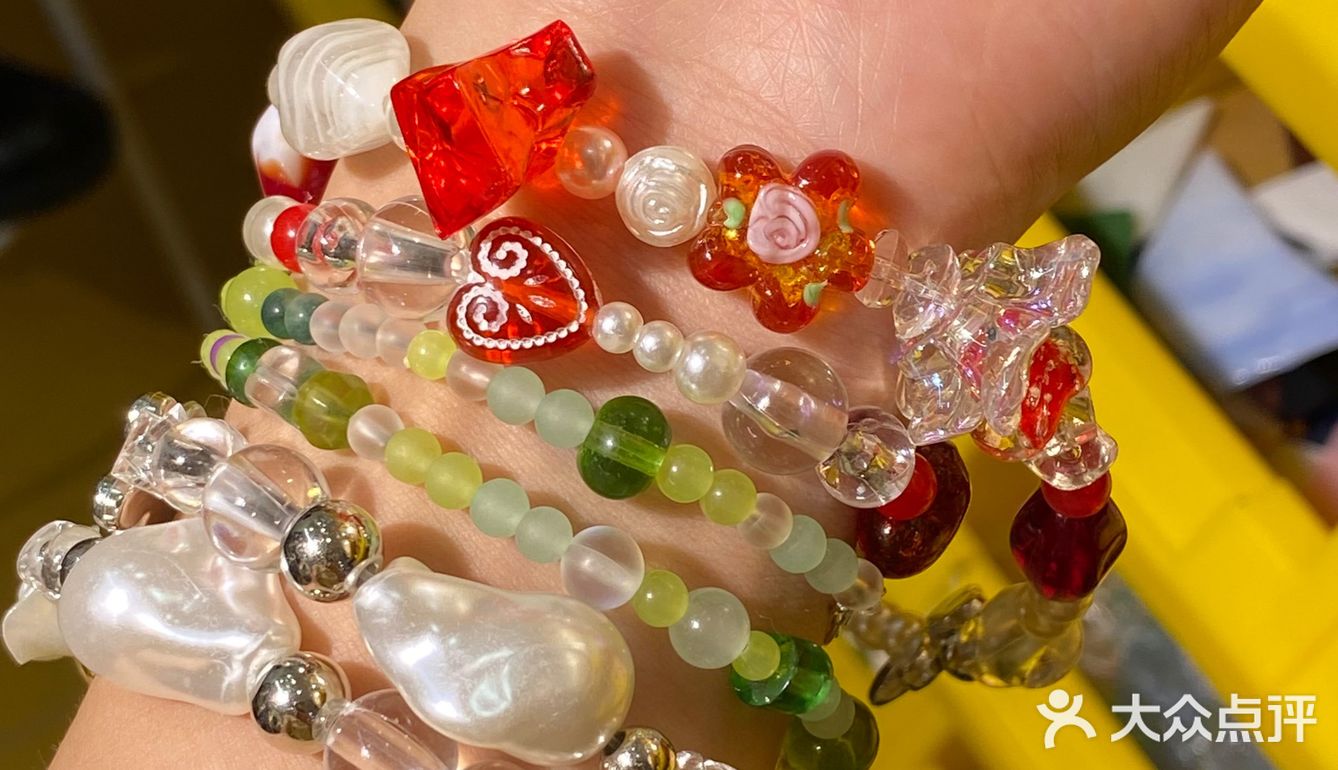 杭州新开自由DIY古着店首家泰国超火串珠别针🧷背心