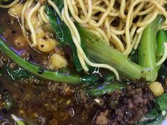 -渝之汇牛肉豌杂面