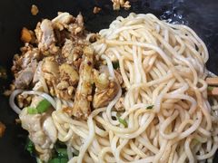 -两勺子一碗口水鸡拌面