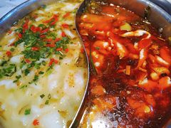 酸菜鱼鸳鸯火锅-德林酸菜鱼火锅(南丹店)