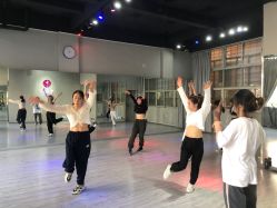 -星秀丽模特T台·舞蹈师资培训中心