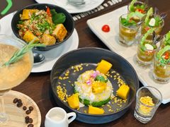 -Chom Cafe and Restaurant