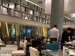 -上海滴水湖皇冠假日酒店