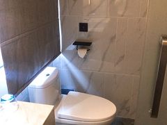 -柏槿酒店(罗湖口岸向西地铁站店)