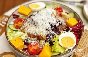 Charcoal-grilled Chicken Mango Nut Salad