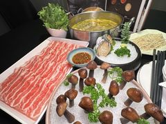 -鲜入唯煮·港式海鲜牛肉火锅(金宝街店)