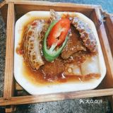 胡萝卜丝，竹笋丝等等还有肉