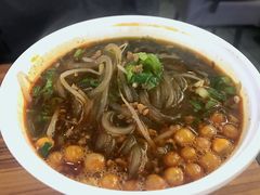 杂酱酸辣粉-荀记肉夹馍(三八家乐福店)