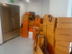 -聚云奢二手奢侈品黄金手表包包回收·中古店(三里屯总店)