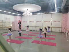 -Isee灰姑娘国际儿童艺术中心(证大·大拇指广场店)